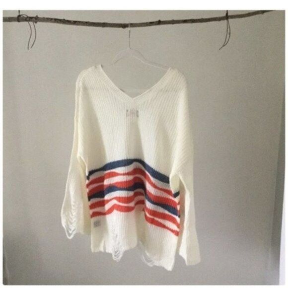 𝅺IVORY V- Neck Sweater with Wave Design - Picture 7 of 10